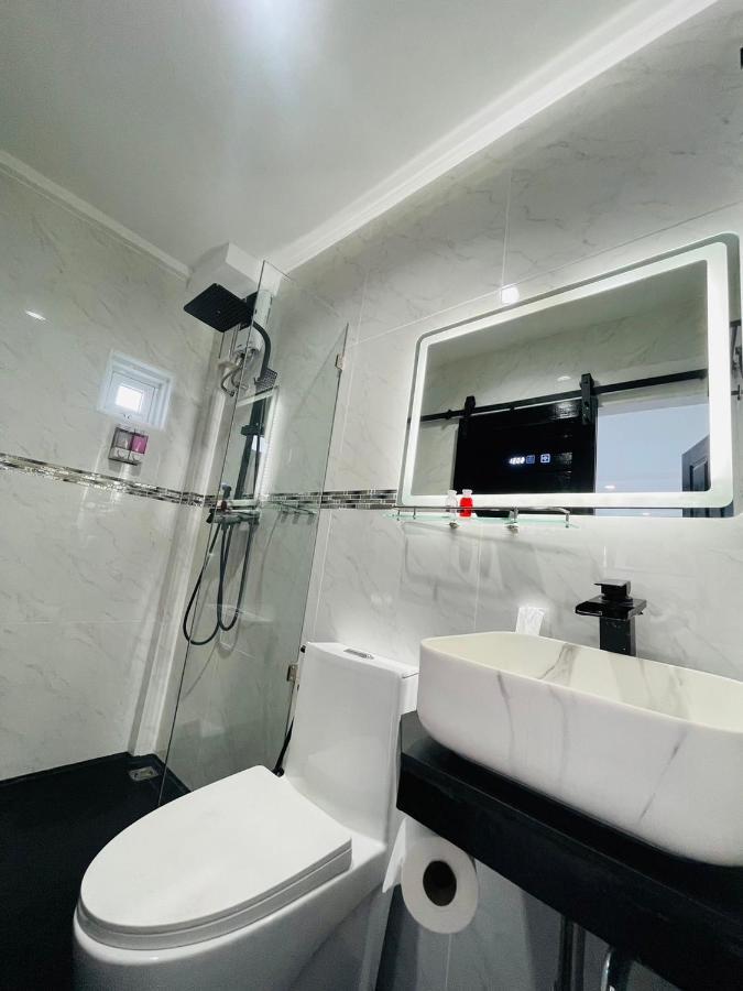 Thonglor Suites Hotel Банкок Екстериор снимка