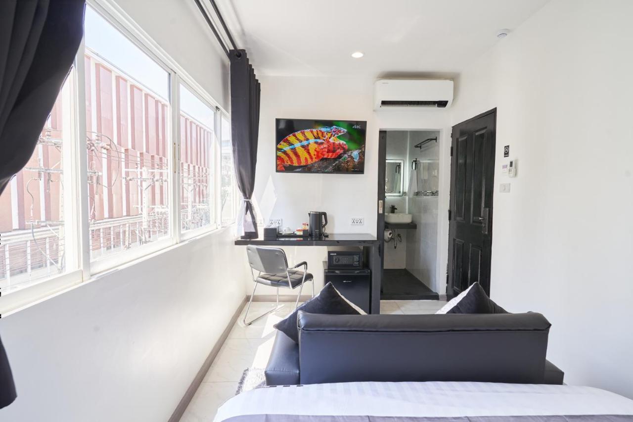Thonglor Suites Hotel Банкок Екстериор снимка