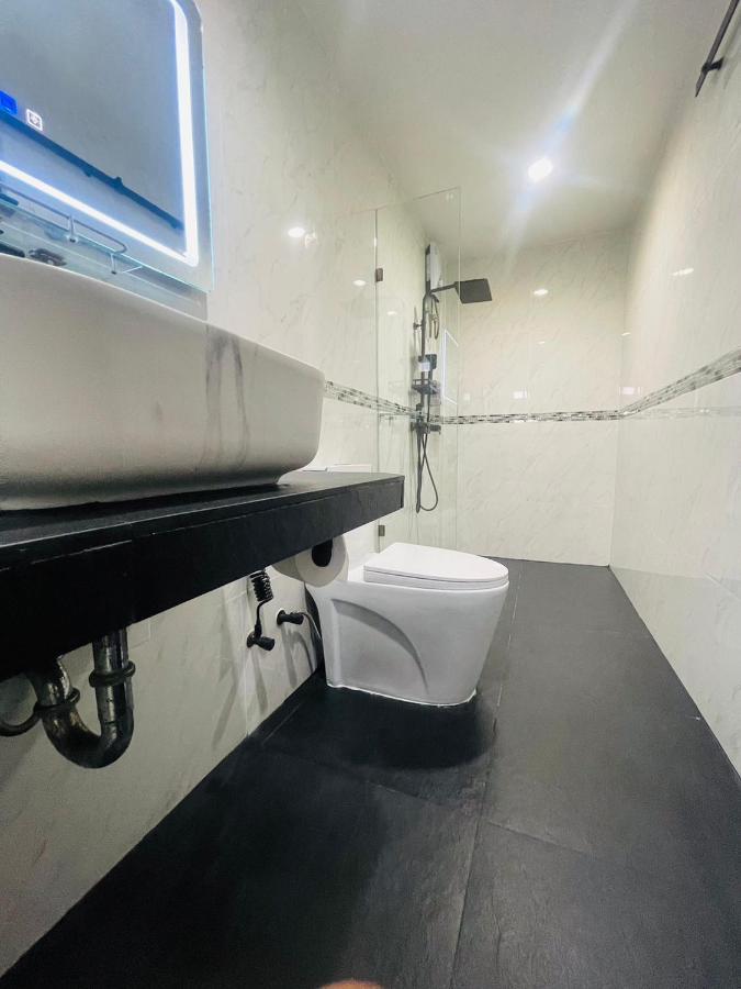 Thonglor Suites Hotel Банкок Екстериор снимка