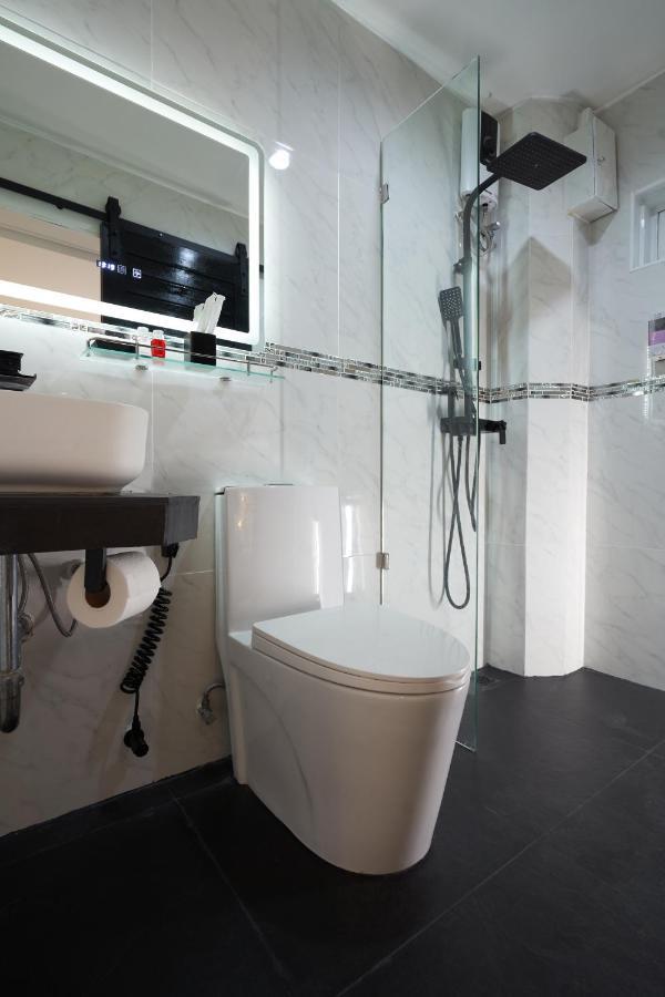 Thonglor Suites Hotel Банкок Екстериор снимка