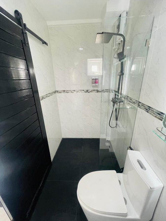 Thonglor Suites Hotel Банкок Екстериор снимка