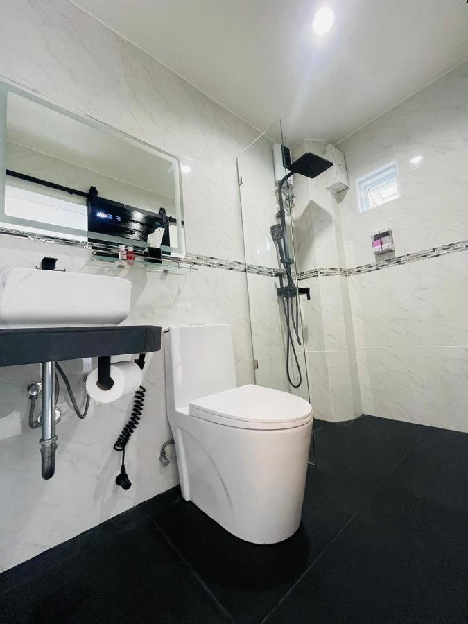 Thonglor Suites Hotel Банкок Екстериор снимка