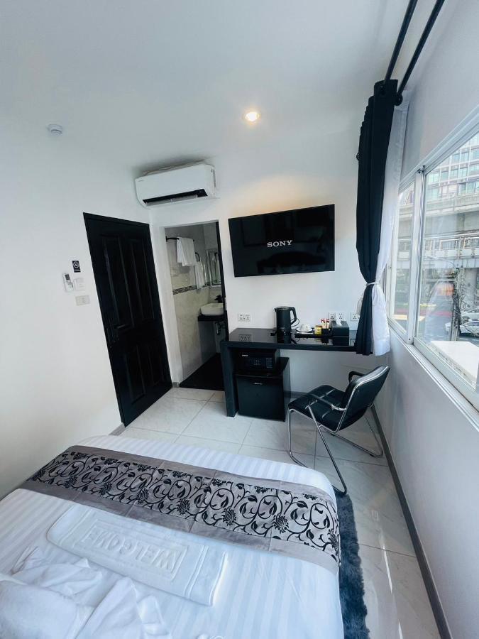 Thonglor Suites Hotel Банкок Екстериор снимка