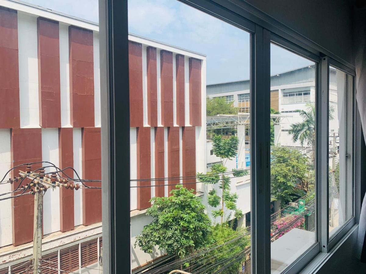 Thonglor Suites Hotel Банкок Екстериор снимка