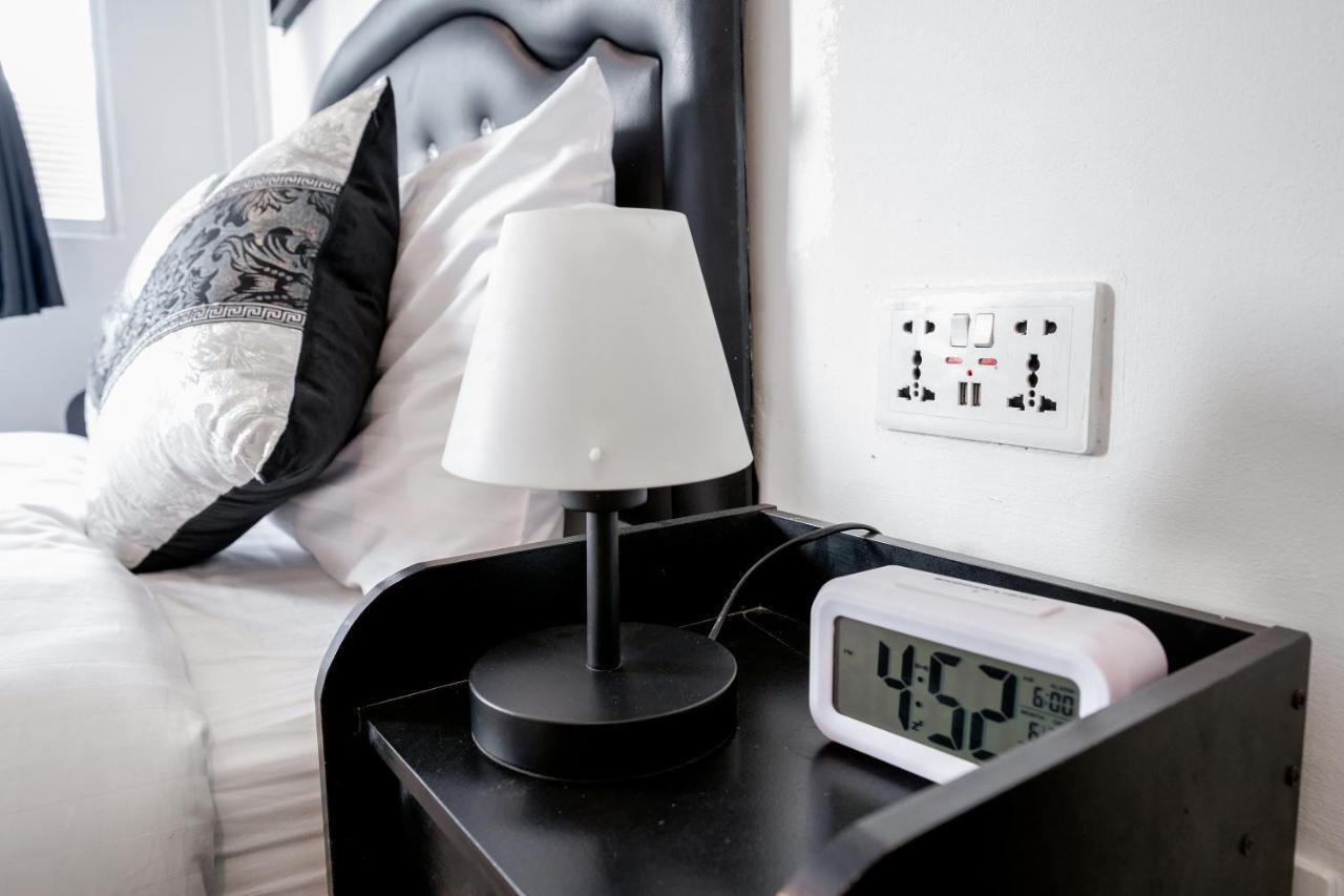 Thonglor Suites Hotel Банкок Екстериор снимка