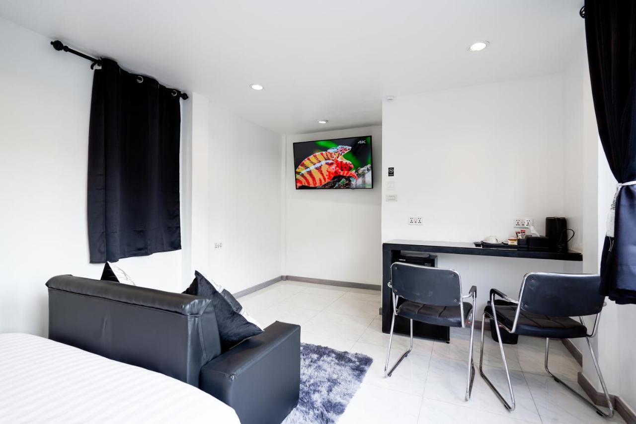 Thonglor Suites Hotel Банкок Екстериор снимка